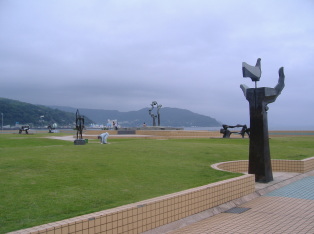 Nagisa Park with Shigeoka's bronze statues